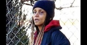 На 18 тя беше бездомна, защото майка й не искаше да й помогне: Днес е една от най-красивите и успешни жени в света! (Снимки) 56 447041252 837121105112812 7657888418433186039 n