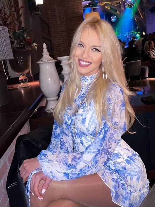 Ето на кой абитуриент стана дама Натали Трифонова и как беше облечена само!-Снимки 8 448005757 502742505659134 8794978580439468642 n