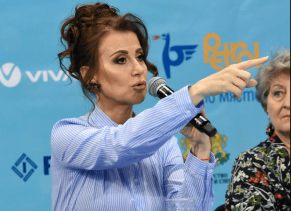 Илиана Раева с внучето на плажа. Показа тяло като на 20 – годишна мадама, а малкото сладурче не спря да се усмихва 4 ilianaraev