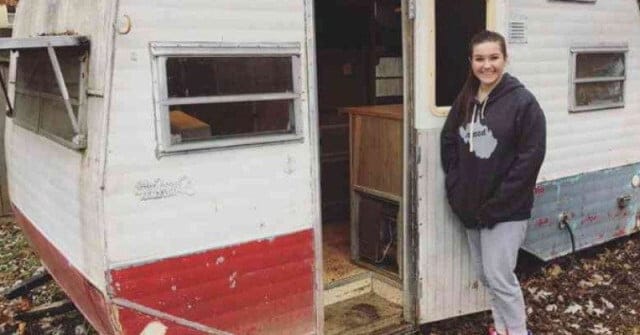 14-годишно момиче купи порутен ван за 200 долара и го реставрира. Снимки преди и след