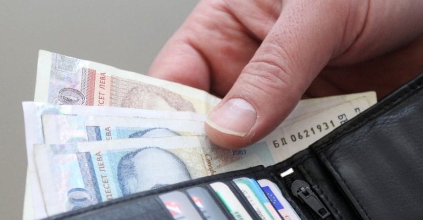 Дадох на бездомна 100 лв и на другия ден тя изчезна. След година ме намери 3 8 3