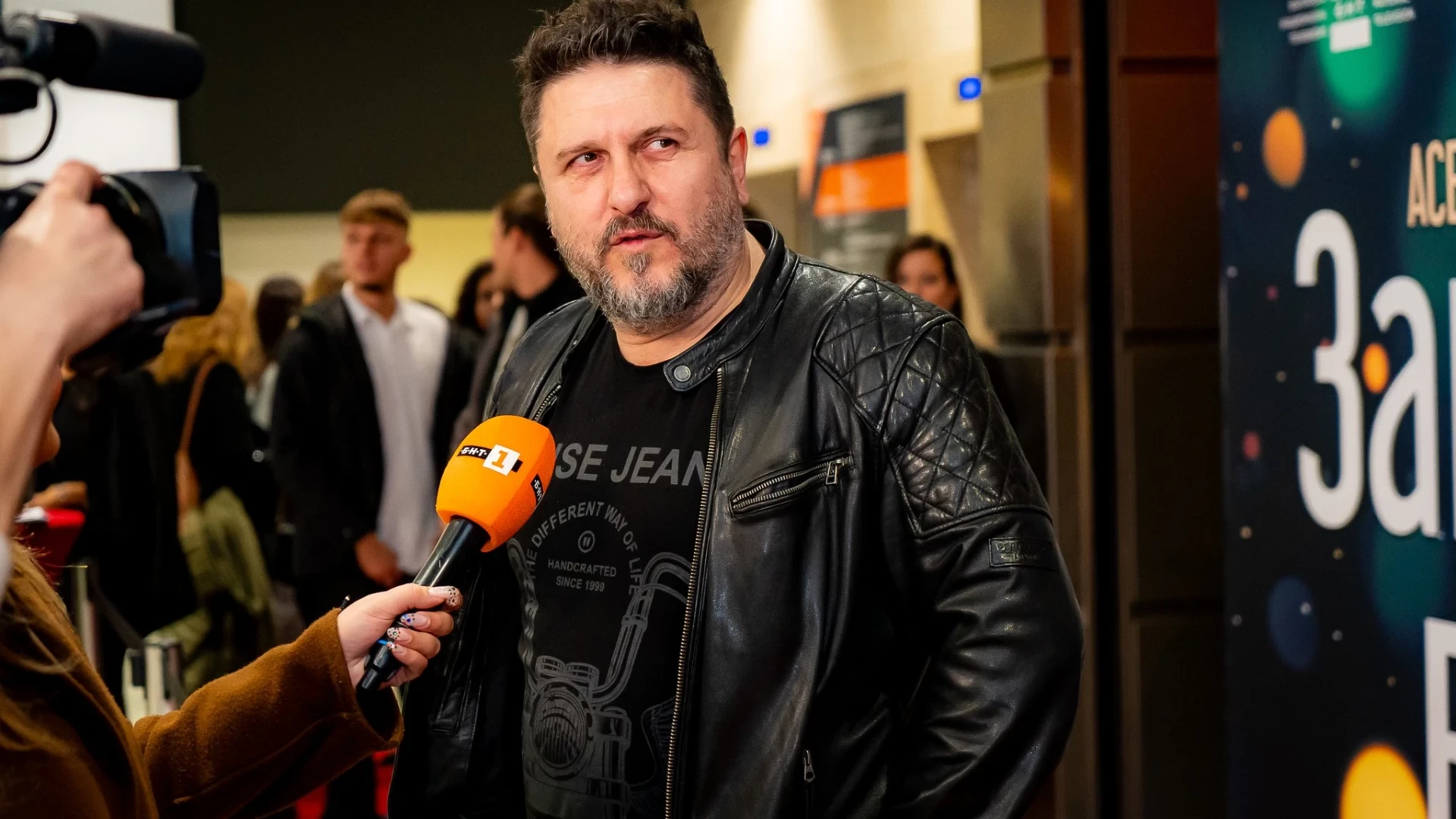 Асен Блатечки представи новата си половинка на премиерата на „Заведи ме вкъщи“. Звездна вечер с вдъхновяващи послания за празничния дух.