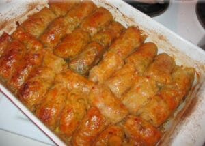 Открийте тайната рецепта за постни сарми с праз и лук, които са по-вкусни дори от тези с месо. Лесни, ароматни и идеални за всяка трапеза!