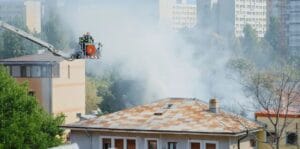 След като спасих момиче от пожар, срещата ни след 23 години разкри връзка, която промени съдбите ни завинаги – история за смелост и любов.