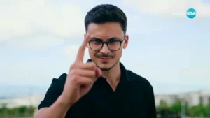 Мартин Кънев, един от водещите участници в „Игри на волята 6“, има впечатляваща приятелка на име Елена, която е учителка и привлича вниманието със своята естествена красота. Тя е вдъхновението зад неговото участие в шоуто и планират заедно бъдеще, ако спечели наградата.