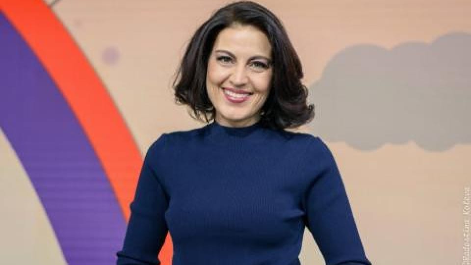 Деси Стоянова скочи с парашут след три провалени опита! Вълнуващото изживяване бе подарък от колегите й, а емоциите бяха на макс!