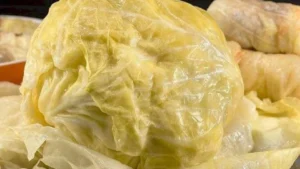 Сложете това в бидона при зелето и то ще стане още по-вкусно 12 Открийте как да направите киселото зеле в бидон още по-вкусно, добавяйки специална съставка. Всяка зима семейството ще се наслаждава на уникален вкус! Научете повече в статията.