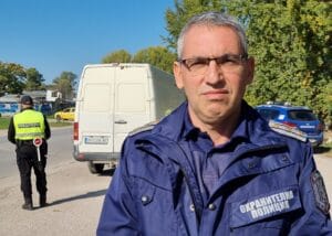 Баща и син от село Покрайна са в неизвестност от 9 ноември. Полицията активно търси двамата, използвайки кучета и дронове. Прочетете повече в статията.