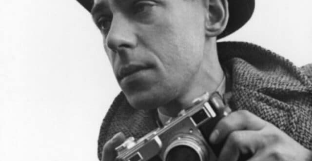 През 1940 година фотограф от Нешънъл Джиографик моли красива нашенка да я снима-Вижте как изглежда жената днес: 7 3ed87b81dd8450f82a3be470bce45668 640x330 1