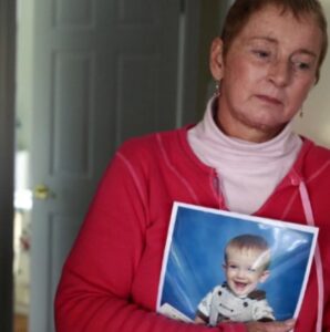 Внукът й изчезна! Снаха й го взела от училище, била намерена мъртва три дни по-късно, оставила е зловеща бележка 62 547408098 771857108923523 7222453596044991488 n