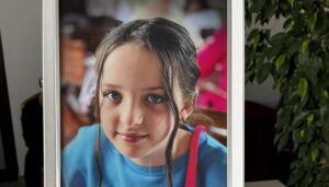 Майката на Сияна се появи в галерията в памет на дъщеря й! (СНИМКИ) 22 78d86b52ad7f4324bb6473aa4e549f20