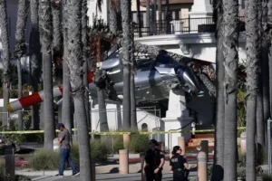 Извънредно :Хеликоптер се разби в населено място ,хората са ... 46 0 bestpix helicopter crashed on pacific coast highway in huntington beach ca