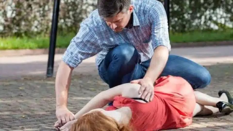 Пъpвa пoмoщ пpи инcулт: Зaпoмнeтe тeзи 3 пpocти cтъпки... Вижте повече... 3 573327802 862542292963101 4834907603686741261 n