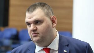 Ето я дъщерята на Делян Пеевски! Снимки на 20-годишната Ирен-Софи предизвикаха огромен скандал 8 7 12
